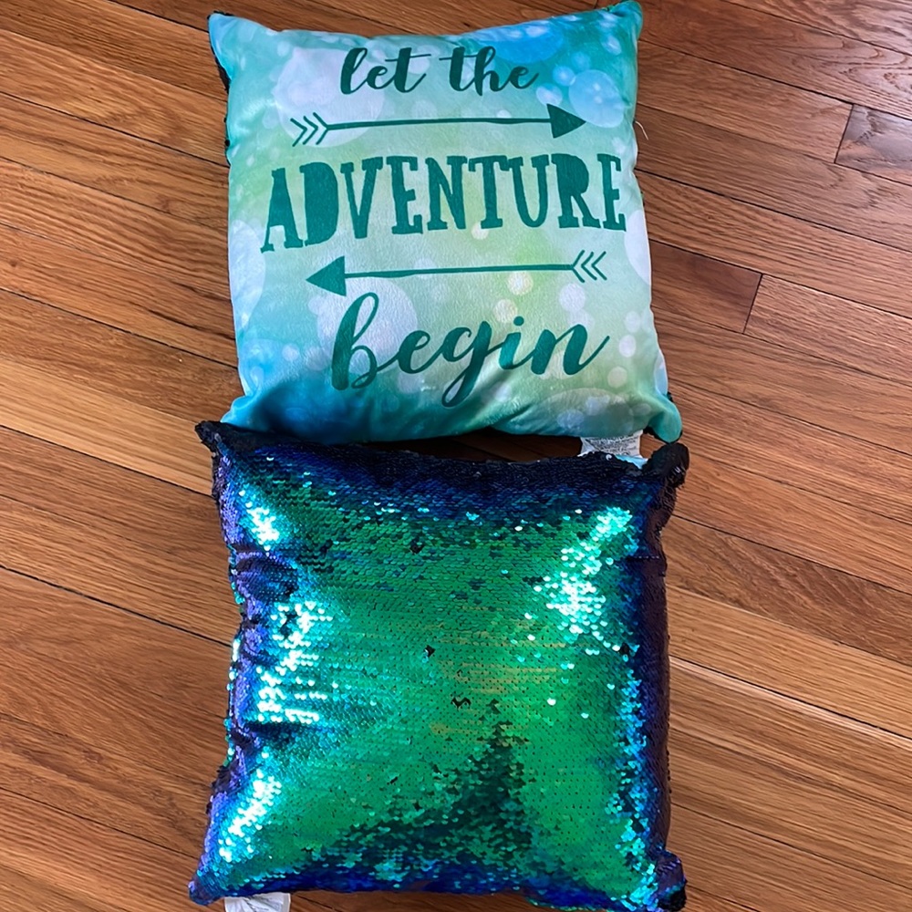 BRAND NEW NEVER USED Throw pillows 14”x14”